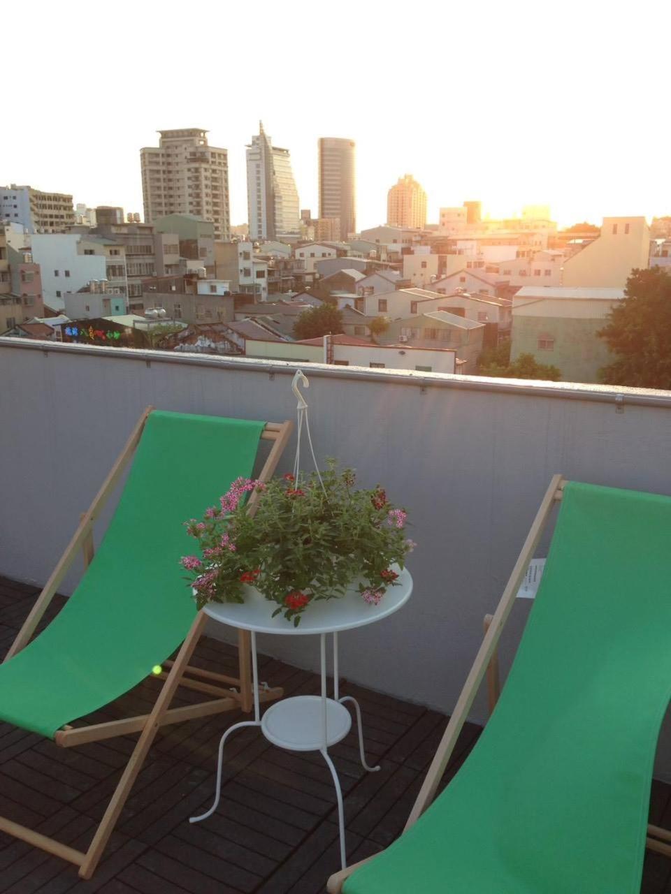 Loft18 Hostel 台南 エクステリア 写真